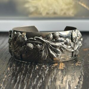 Antique Silver Leaf-Patterned Open Cuff